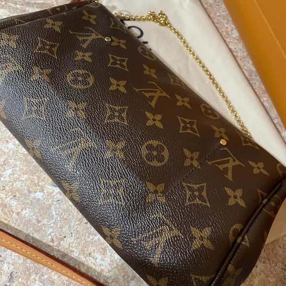 Louis Vuitton Favorite MM - Picture 9 of 15